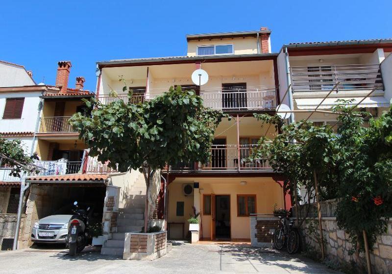 Hotel Room and Apartments Mariza