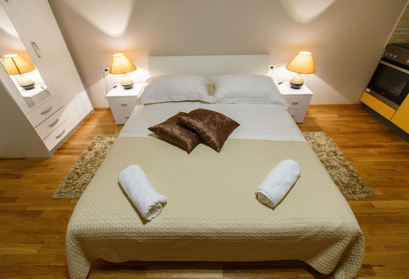 Apartments And Rooms Golden Gate