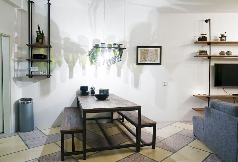 Thomsen Apartments 14