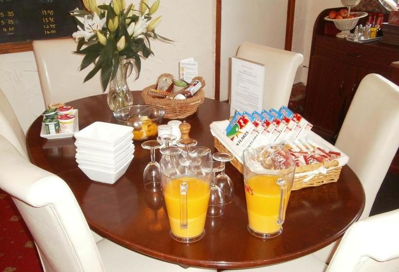 Hotel The Inn With The Well 6