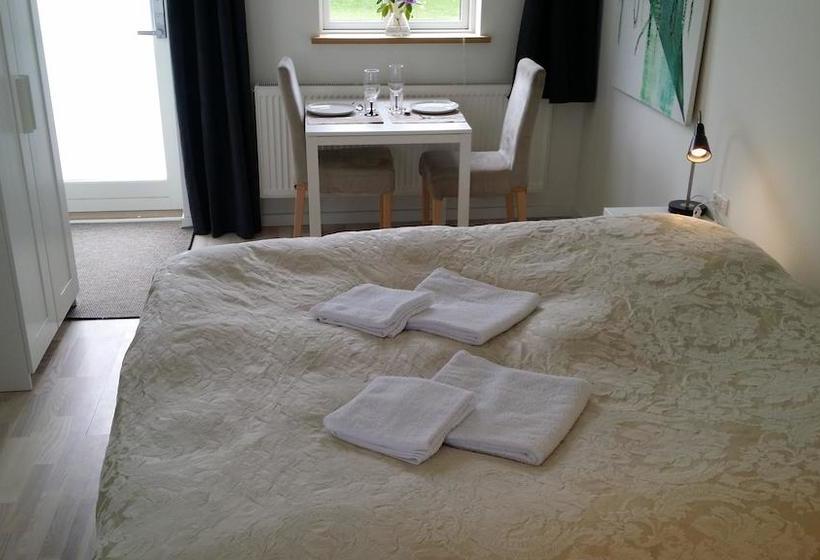 Bed and Breakfast EngholmBB 11