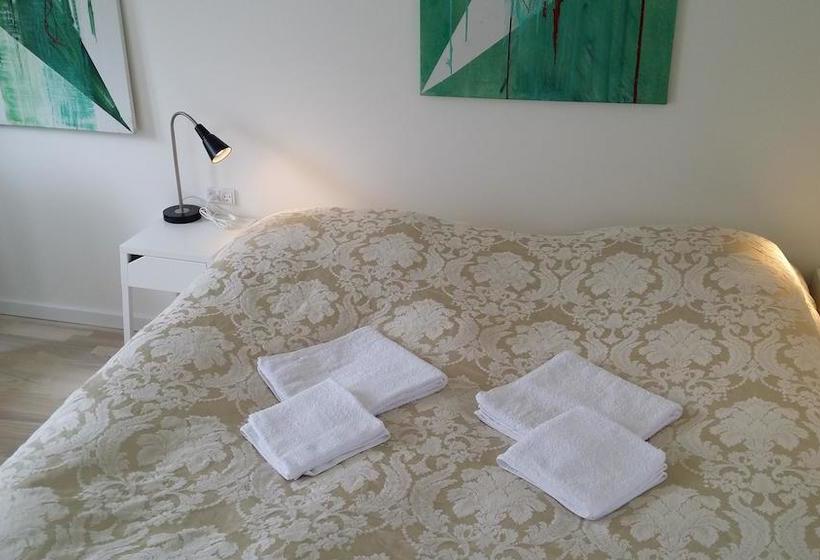 Bed and Breakfast EngholmBB 7