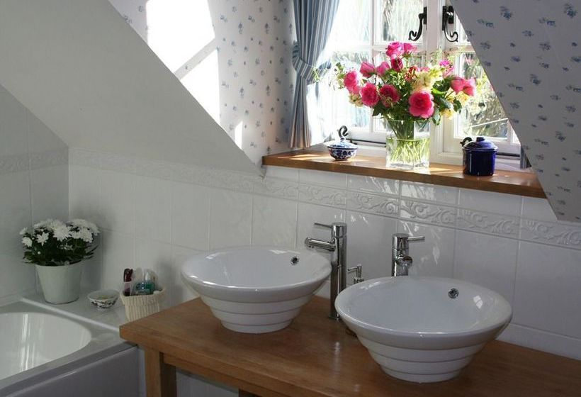 Bed and Breakfast Latchetts Cottage