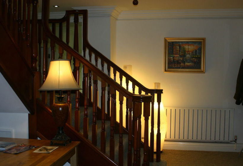 Pensione Halebarns House - Airport Boutique