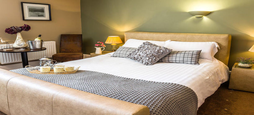 The Lounge Hotel & Bar