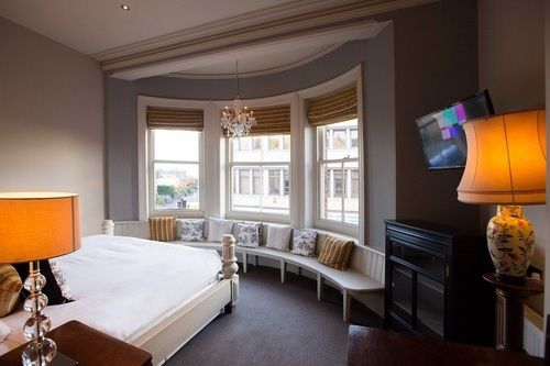 Ox Hotel Bar & Grill 2