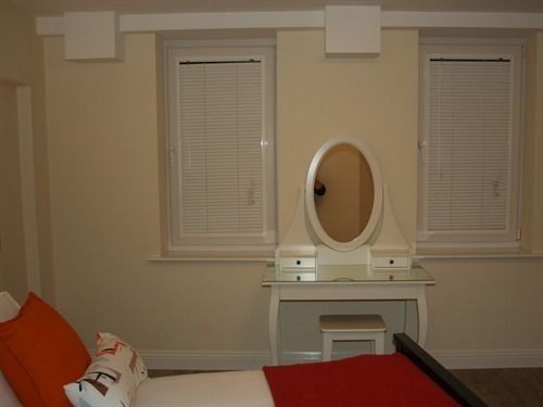 Feathers Lane Apartment