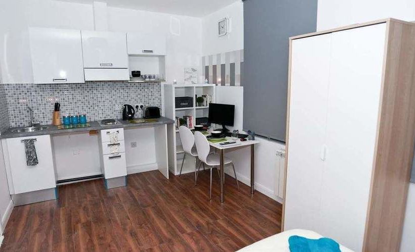 Superior East Croydon Studios