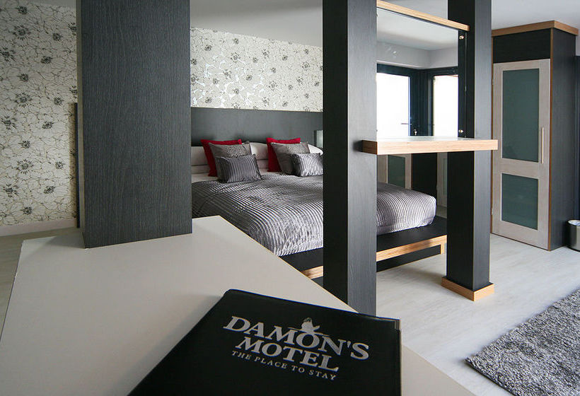Damon's Motel