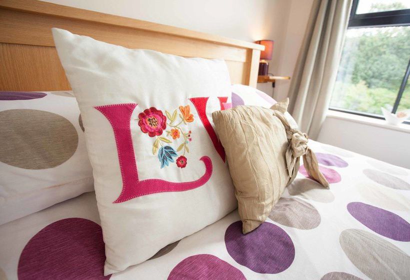 Hotel The Lamb And Flag 1