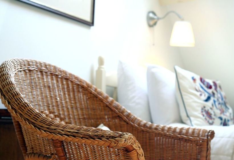 Bed and Breakfast Glencree House 10