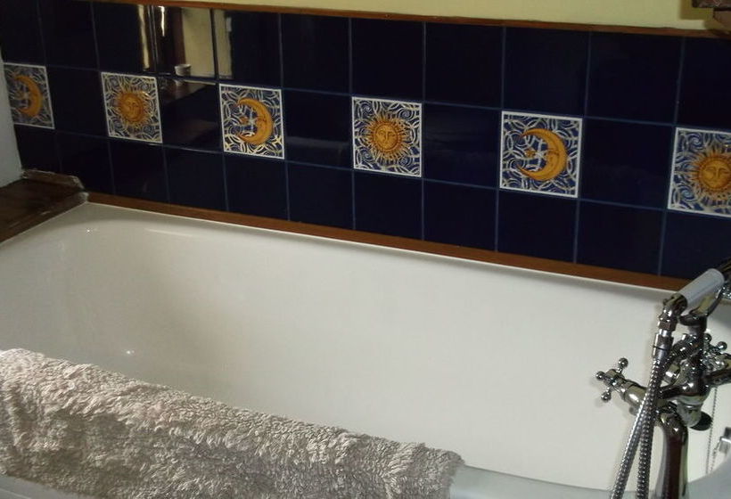 Bed & Breakfast Holly Tree Cottage 12