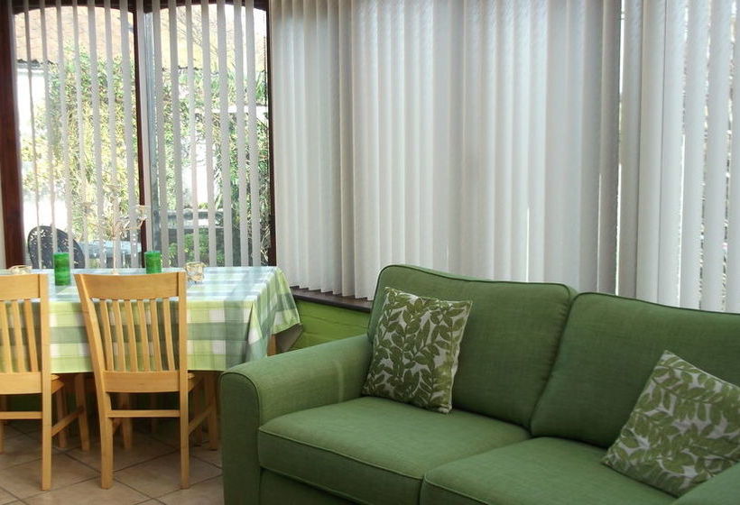 Bed & Breakfast Holly Tree Cottage 2