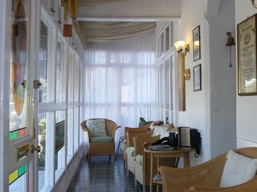 Pensión Dolphin House 1