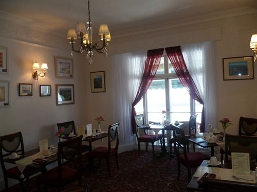 Pensión Dolphin House 10