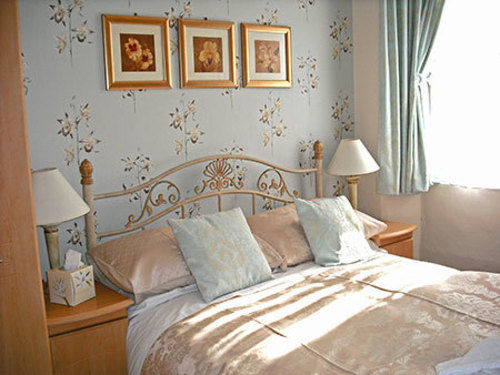 Pensión Dolphin House 2