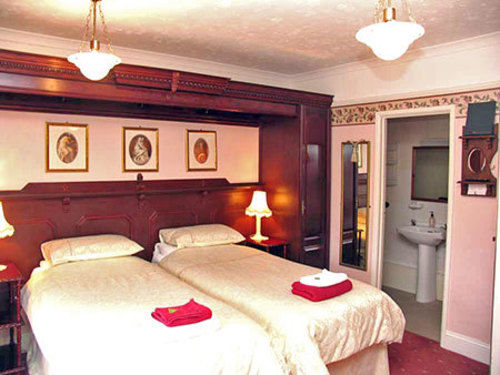 Pensión Dolphin House 6