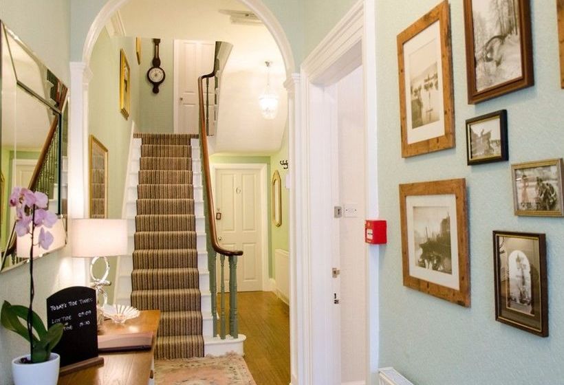 Bed & Breakfast Rosslyn House