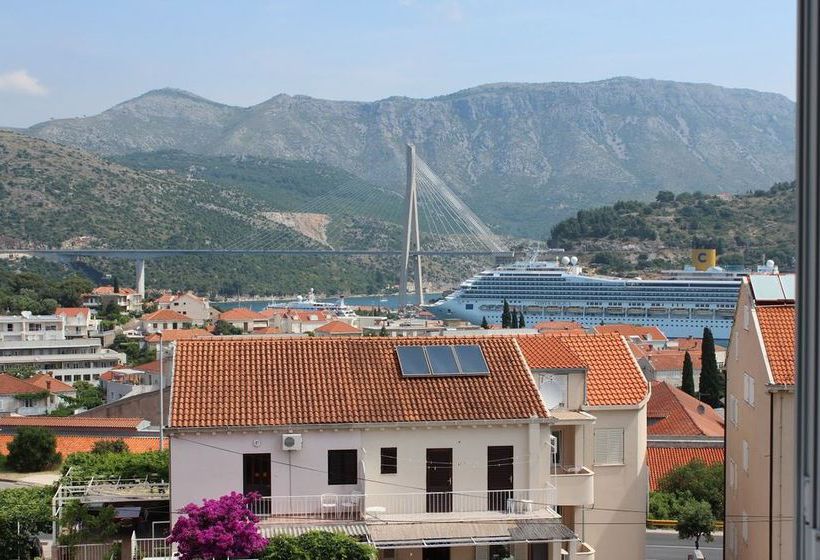 Hotel Apartments Ira