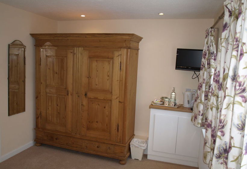 Cleaver Cottage Bed & Breakfast 1