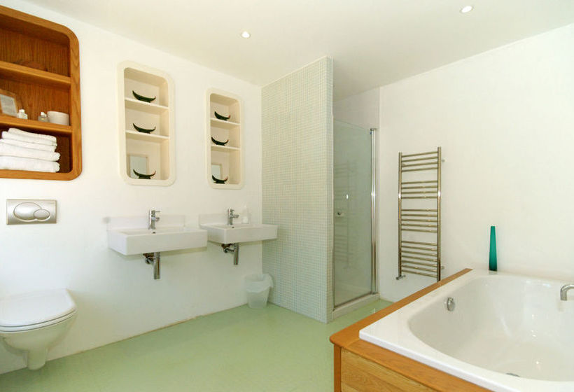 Leyland Country House 3