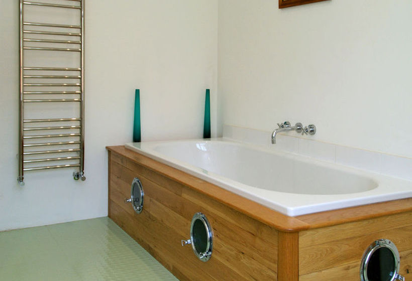 Leyland Country House 4