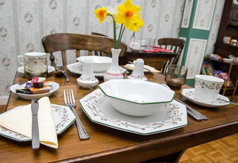 Pension (Hôtel basse catégorie) Four Seasons Guest House