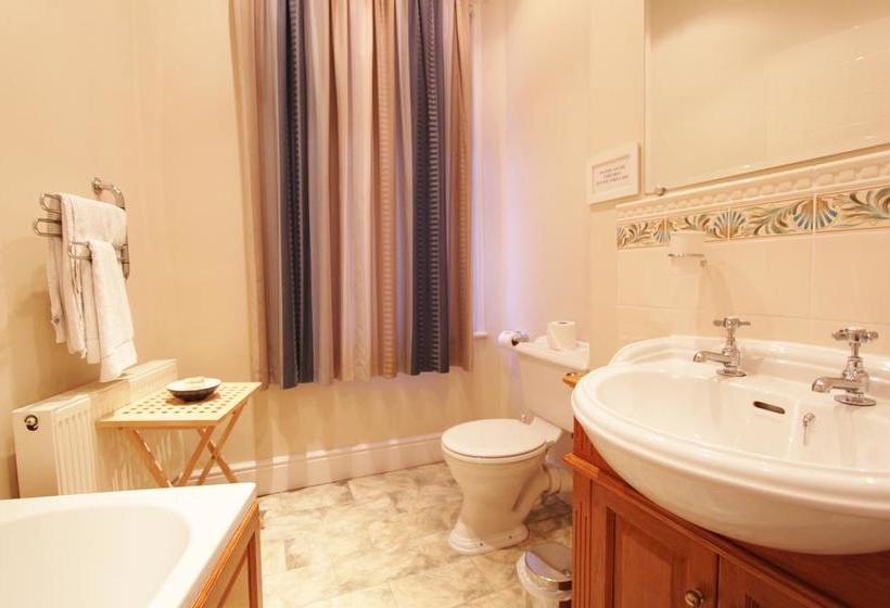 Hotel Queens Court 12