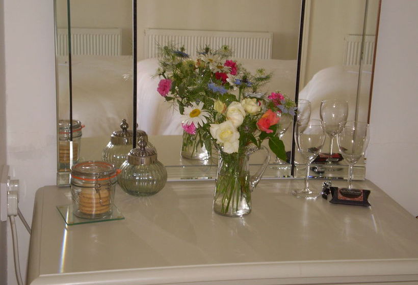 Tyllwyd Hir Bed And Breakfast 1