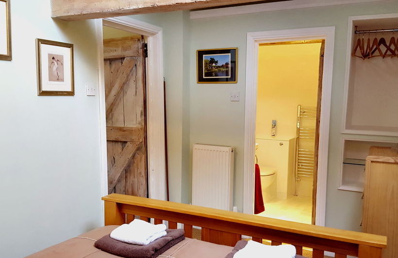 River Nene Cottages 19