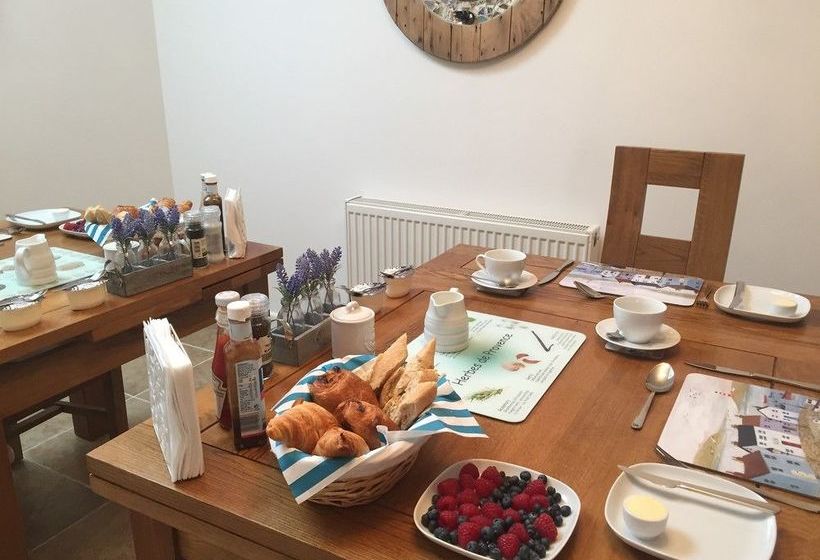 Avon Beach Bed & Breakfast 13