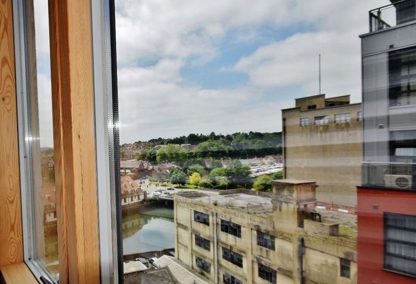 Empire Serviced Apartments