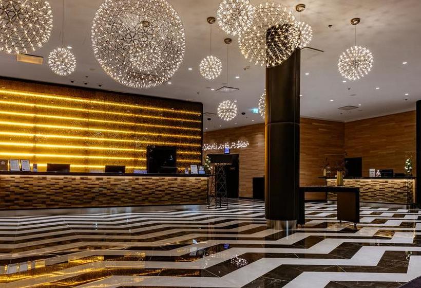 Clarion Hotel Helsinki Airport 3