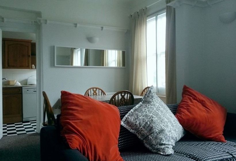 Beachcomber Holiday Apartments 12