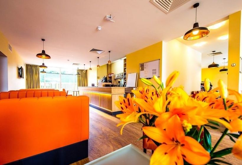 Hotel The Lodge At Perth Racecourse 1