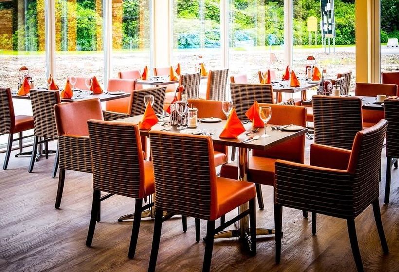 Hotel The Lodge At Perth Racecourse 7