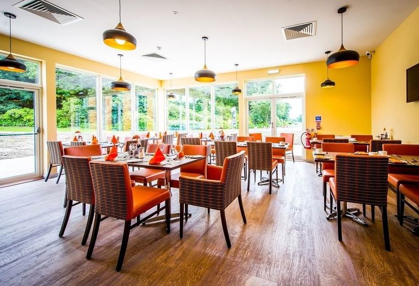 Hotel The Lodge At Perth Racecourse 8