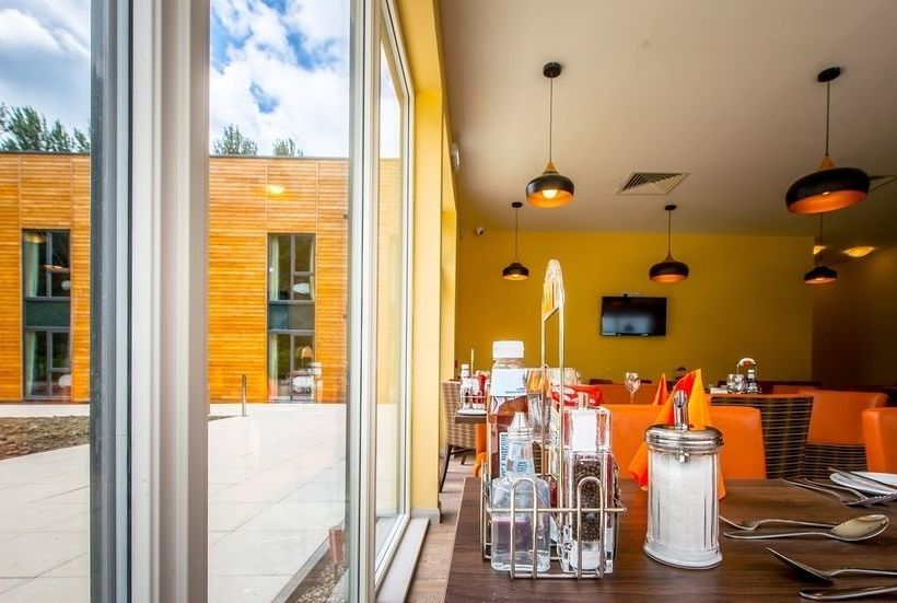 Hotel The Lodge At Perth Racecourse 9