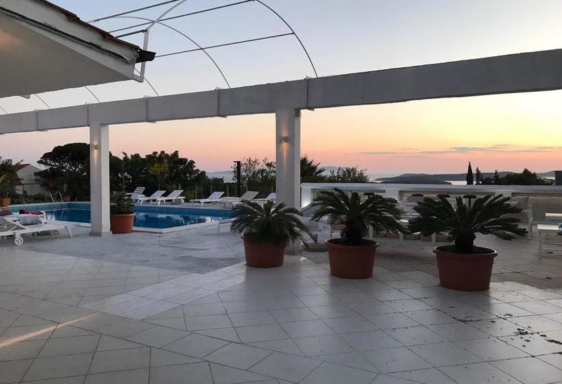 Hotel Pansion Dela 1