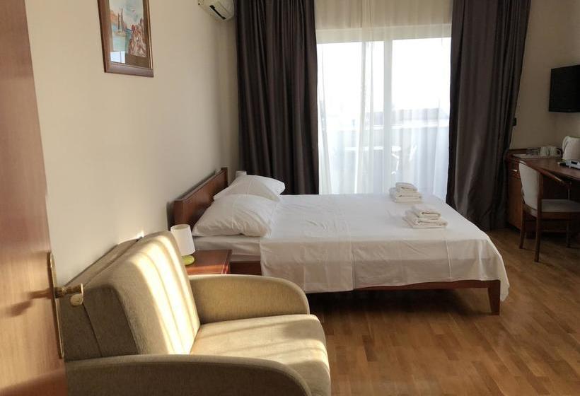 Hotel Pansion Dela 13