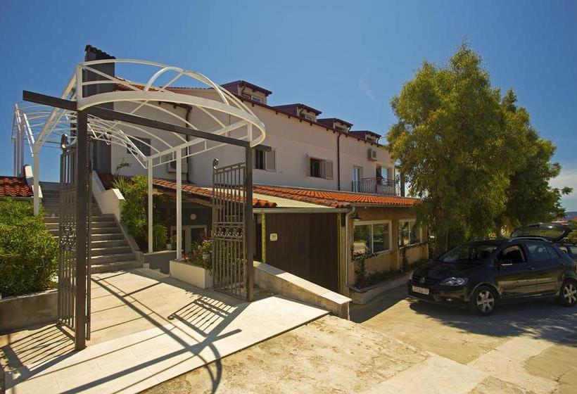 Hotel Pansion Dela 2