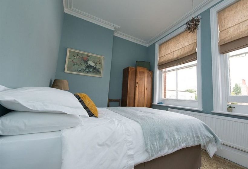 Hostal The Tramway 11