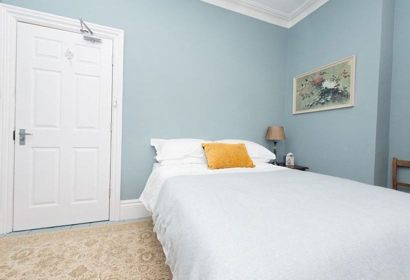 Hostal The Tramway 12