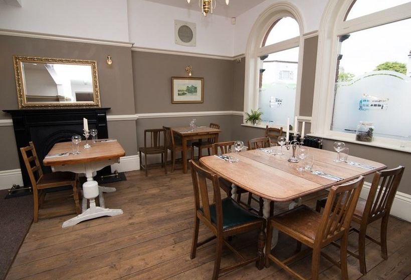 Hostal The Tramway 18