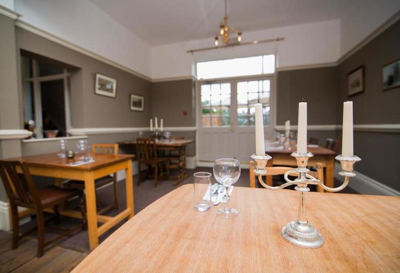 Hostal The Tramway 6