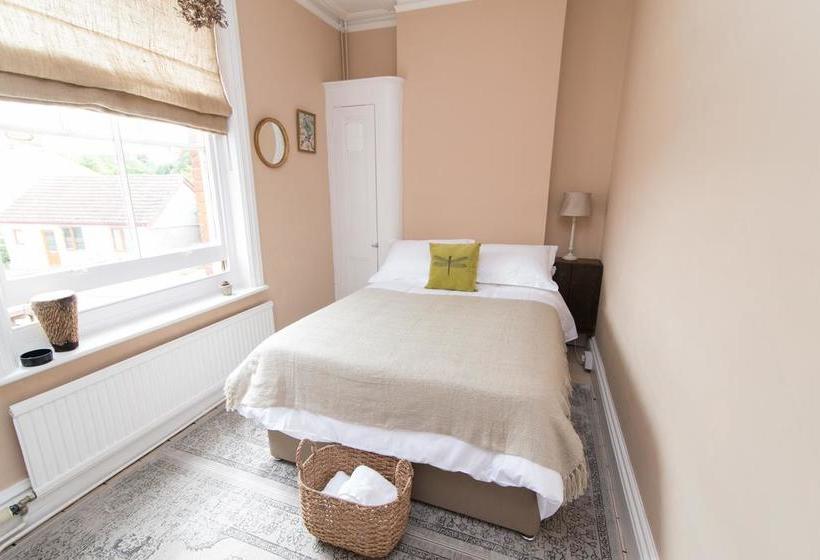 Hostal The Tramway 7