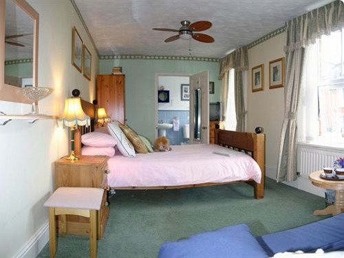 Pension (Hôtel basse catégorie) Clare House