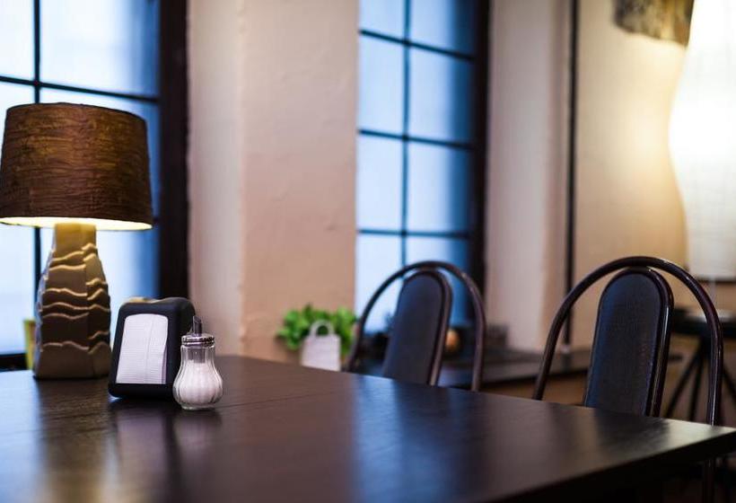 Hotel Oktyabrskaya 13