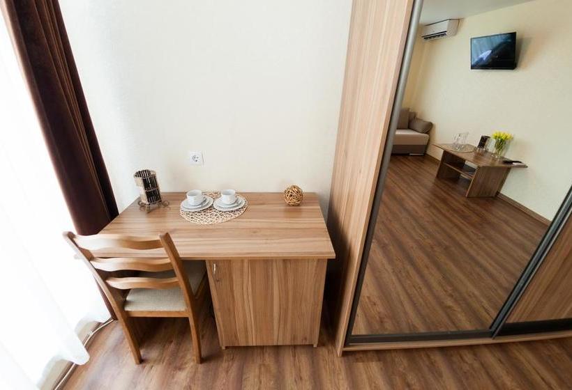 Hotel Oktyabrskaya 4