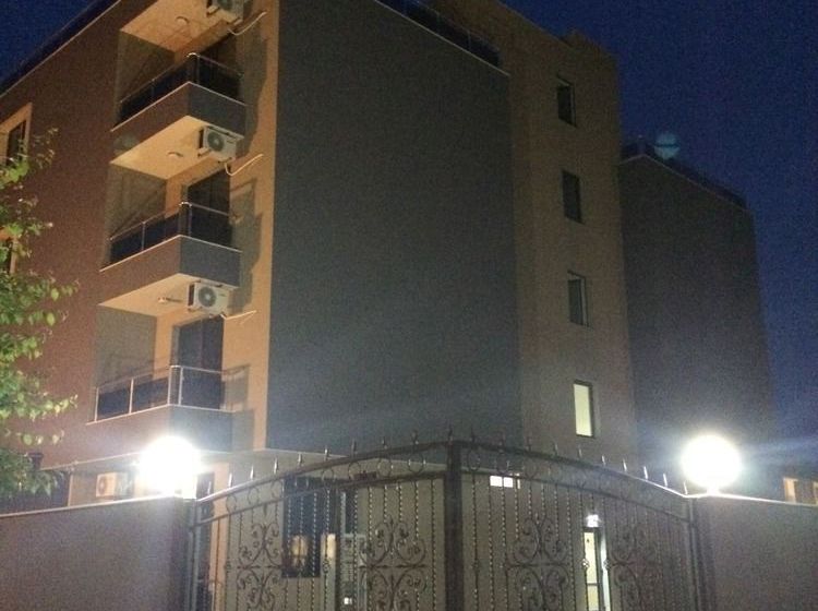 Palm Residence Deluxe Studios 10